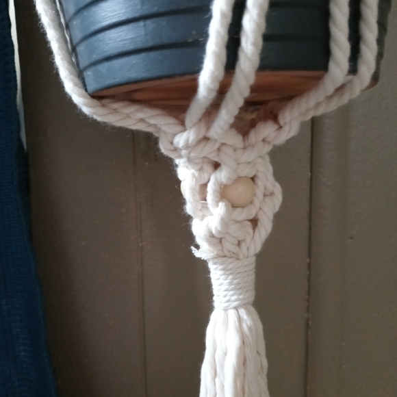 Macrame plant holder - Picture 4 of 4
